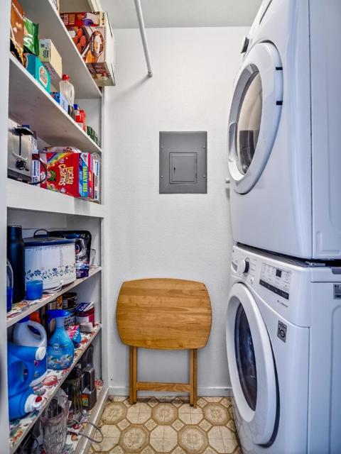 1056 Padre Drive, Salinas CA: https://media.crmls.org/mediaz/a34b5387-48b4-4196-b208-0ed792dd2547.jpg