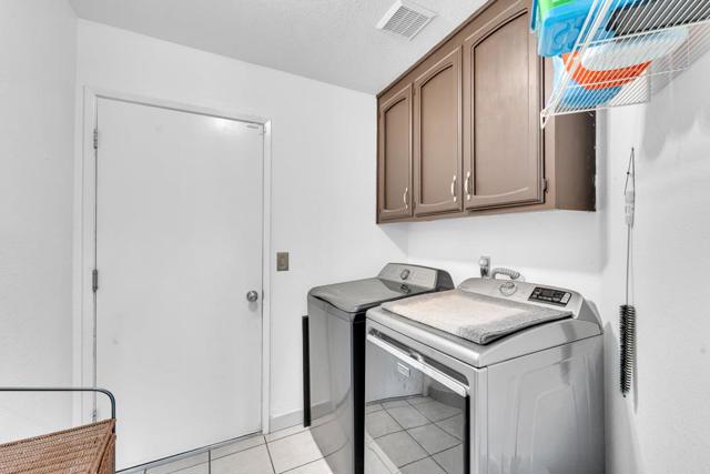711 Kirkwood Court, Los Banos CA: https://media.crmls.org/mediaz/a34c7f87-a9f9-4eae-8ecd-8f20493aa409.jpg