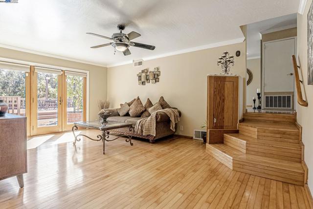 Image 11 of 60 For 25660 Paul Ct