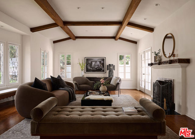 6401 San Vicente Boulevard, Los Angeles CA: https://media.crmls.org/mediaz/a34ce4ef-82b9-4721-95a1-90688dc1274b.jpg