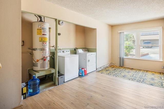 7945 Shadow Hill Dr, La Mesa CA: https://media.crmls.org/mediaz/a34d4ca7-bc59-4df7-b91c-d64440c66261.jpg