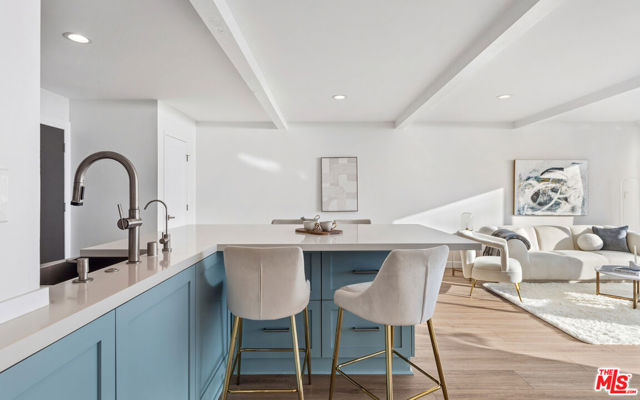 11862 Starfish Lane, Malibu CA: https://media.crmls.org/mediaz/a34da35e-8538-4659-a9a6-aead746311fe.jpg