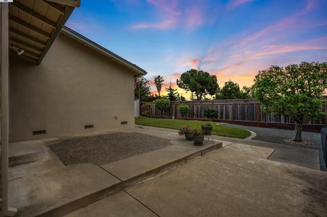 2845 Briarwood Dr, Livermore CA: https://media.crmls.org/mediaz/a34dd493-419d-497a-9b36-43e1c9bfaac1.jpg