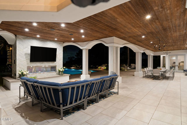 1069 Corte Barroso, Camarillo CA: https://media.crmls.org/mediaz/a34ddbb9-51f5-4c82-87f4-05a74d261700.jpg