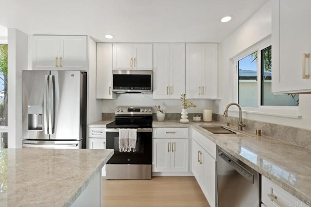 Detail Gallery Image 18 of 61 For 408 Bonair Street, La Jolla,  CA 92037 - 3 Beds | 2 Baths