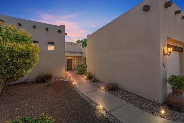 42 Marricopa Court, Palm Desert CA: https://media.crmls.org/mediaz/a34e06fc-41aa-4866-b81f-ff9aa500ee73.jpg