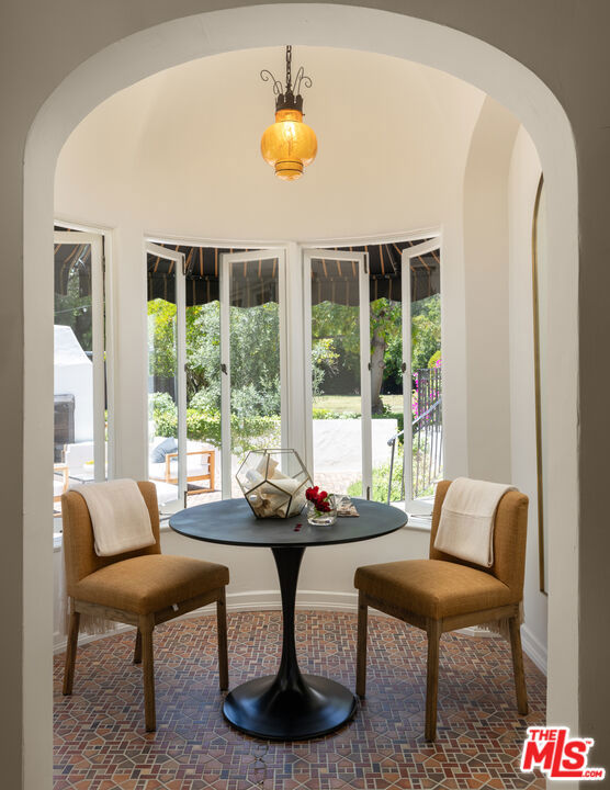 205 S Lomita Avenue, Ojai CA: https://media.crmls.org/mediaz/a34ee128-1d10-48a4-aed9-1ce4d35594c4.jpg