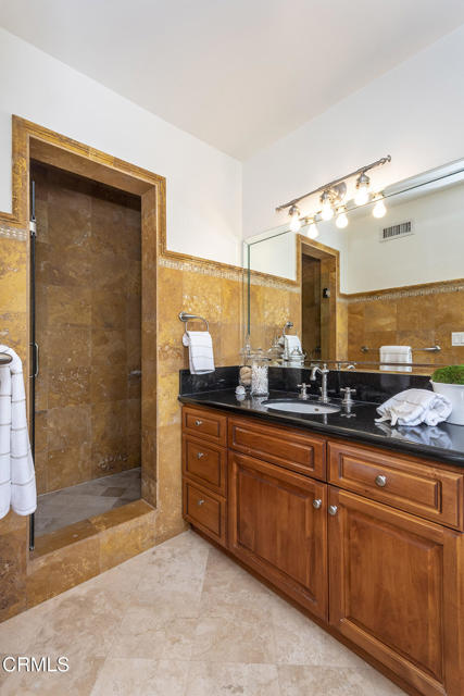 5045 Redwillow Lane, La Canada Flintridge CA: https://media.crmls.org/mediaz/a34f5df4-eb35-4ec3-8291-bcfbebfb050b.jpg
