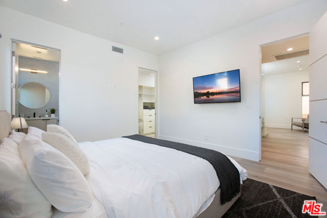 6066 Saturn Street, Los Angeles CA: https://media.crmls.org/mediaz/a3500ae1-1026-4fe7-8fae-4ad5317bbef9.jpg