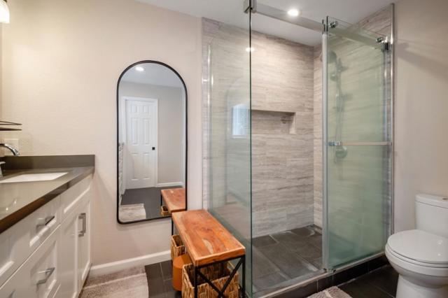 930 Hoesch Way, Gilroy CA: https://media.crmls.org/mediaz/a3500f7c-b7c4-4149-b4e7-81b3fb9c76ae.jpg