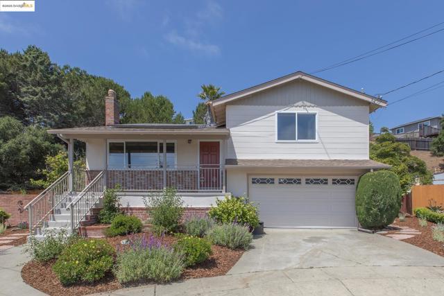 21 Maggiora Ct, Oakland CA: https://media.crmls.org/mediaz/a3504f03-b4aa-4e92-a037-1bcdc5f6c3e4.jpg