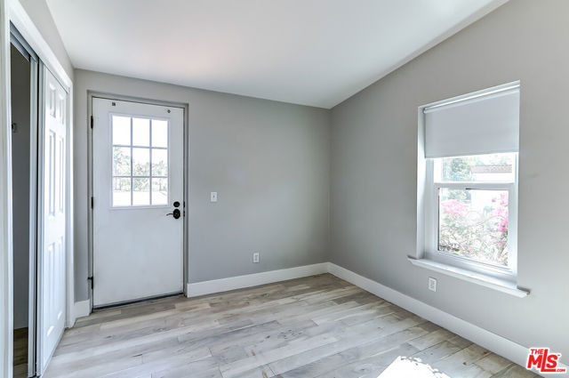 117 Navajo Lane, Topanga CA: https://media.crmls.org/mediaz/a3506d46-989d-456d-9bcf-ceba0488fdd2.jpg