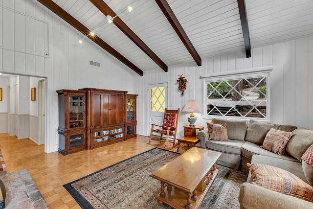 54640 Marian View Drive, Idyllwild CA: https://media.crmls.org/mediaz/a3507bf9-0126-4004-8313-c2b2911737b5.jpg