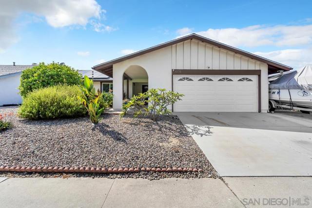 3978 Shenandoah Dr, Oceanside CA: https://media.crmls.org/mediaz/a350aa3e-669a-46ac-9237-daad59f903c9.jpg