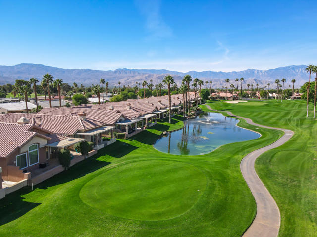 76788 Kybar Road, Palm Desert CA: https://media.crmls.org/mediaz/a350ef69-a3fd-4599-a117-dd0f9eb9449b.jpg