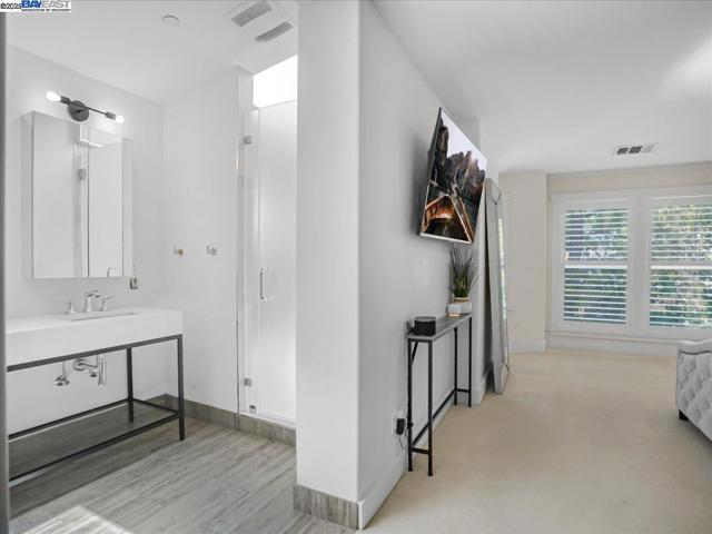 910 Willowshire Way, San Jose CA: https://media.crmls.org/mediaz/a35125f7-4a7f-46c6-b927-1ef434545e1c.jpg