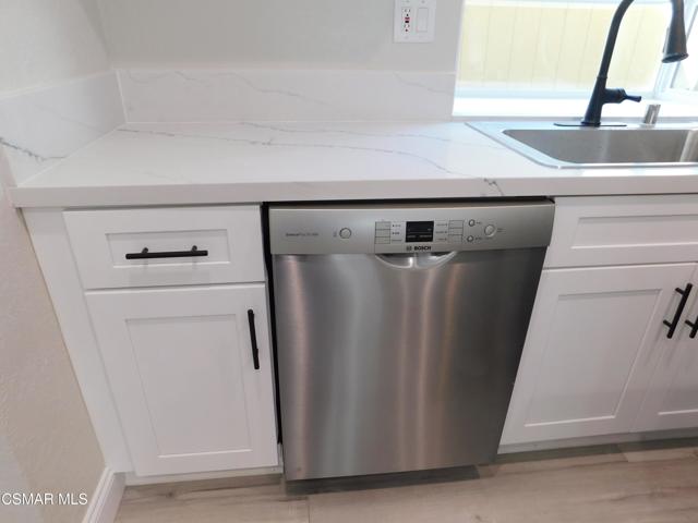 559 Stoney Peak Court, Simi Valley CA: https://media.crmls.org/mediaz/a3517c21-8c04-47cc-9a6d-daf39eef23d4.jpg