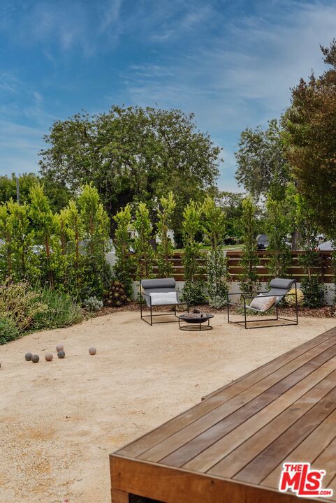 3501 Hillcrest Drive, Los Angeles CA: https://media.crmls.org/mediaz/a352459f-053f-41fa-afba-e5354e5e99ae.jpg