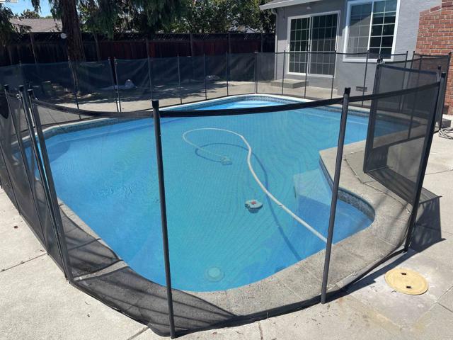 5221 Roxanne Ct, Livermore CA: https://media.crmls.org/mediaz/a3526cd8-867a-4246-9991-32b8bd7cb85c.jpg