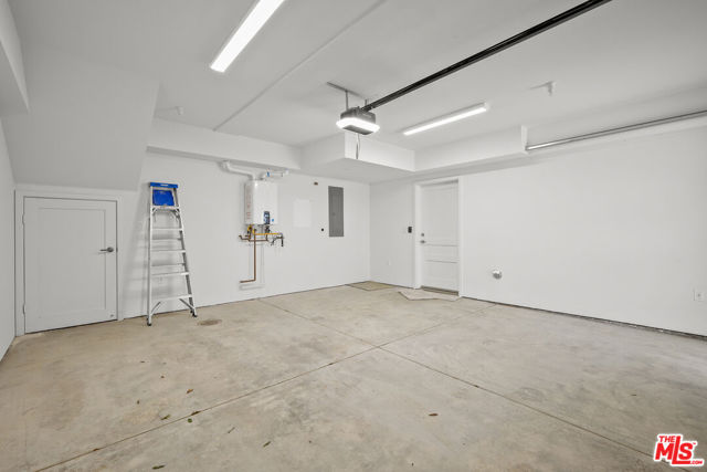 1200 N Orange, West Hollywood CA: https://media.crmls.org/mediaz/a3528b65-a1ab-4660-b5b9-8481538315a5.jpg