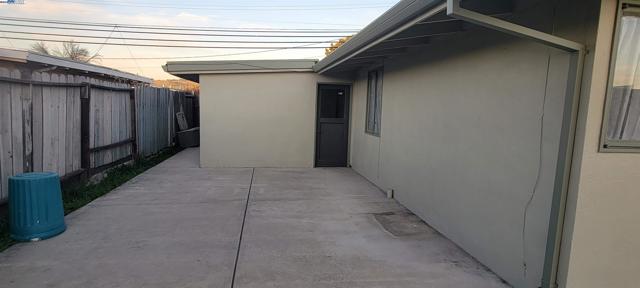 27781 Mandarin Ave, Hayward CA: https://media.crmls.org/mediaz/a352a540-9402-41bb-857b-f780f3456c30.jpg