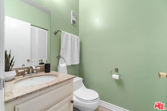 8162 Manitoba Street, Playa del Rey CA: https://media.crmls.org/mediaz/a353eca6-1805-4ce6-9d82-ee2d8cea5054.jpg