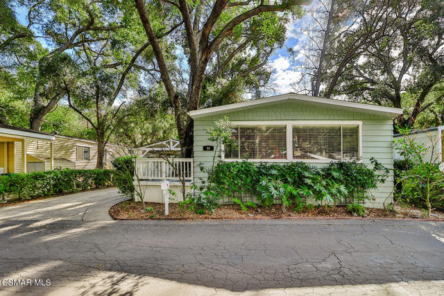 90 Sherwood Drive, Westlake Village CA: https://media.crmls.org/mediaz/a3549c75-99e8-465f-b2b8-9c81e7de4315.jpg