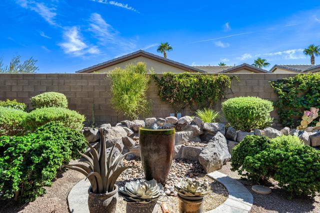 81497 Golden Poppy Way, La Quinta CA: https://media.crmls.org/mediaz/a354b082-d2da-4454-b05e-b90b1d8b30e7.jpg