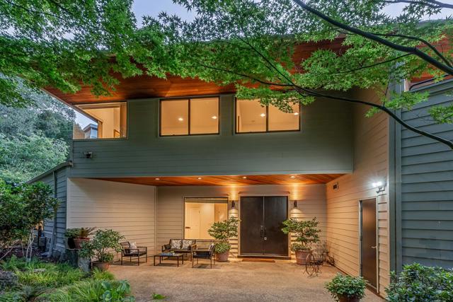 3 Oak Forest Court, Portola Valley CA: https://media.crmls.org/mediaz/a354bcbc-8c80-44f2-866a-9b4367369818.jpg