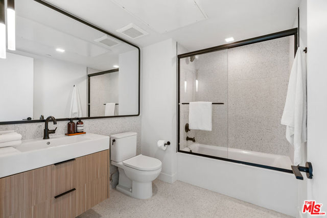 3688 Overland Avenue, Los Angeles CA: https://media.crmls.org/mediaz/a3550183-0612-4457-a0ac-1cb2e3e2cec3.jpg