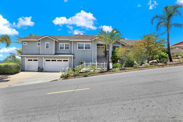 17342 Tam O Shanter Dr, Poway CA: https://media.crmls.org/mediaz/a3552c54-2ca4-4d75-91bd-a883b7f73c50.jpg