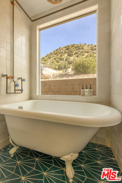 5637 Minna Gombell Lane, Pioneertown CA: https://media.crmls.org/mediaz/a3556928-8fd3-4eb6-adfd-3508ce06bbc4.jpg