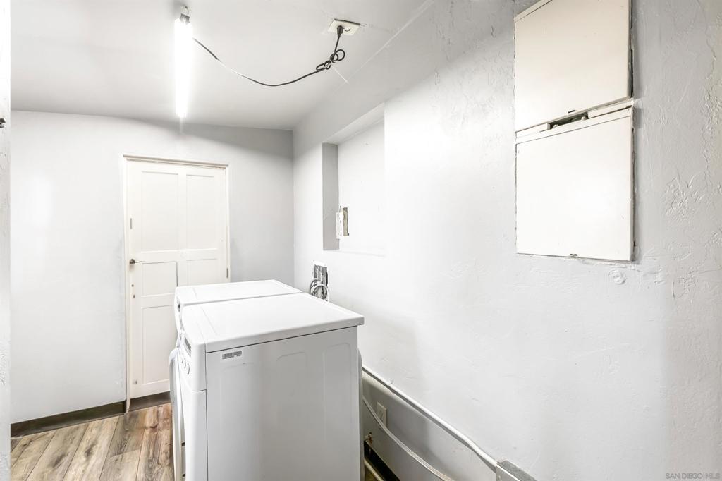 https://media.crmls.org/mediaz/a355d4b0-5075-453f-b38c-58fc0f2169b1.jpg?preset=X-Large