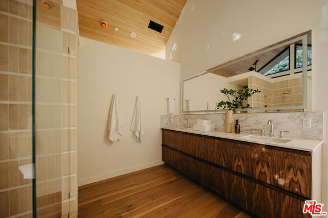 3440 Cattaraugus Avenue, Culver City CA: https://media.crmls.org/mediaz/a355d5ad-61b2-4767-8bf2-7a25a5fba4e4.jpg