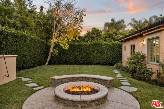 13845 Magnolia Boulevard, Sherman Oaks CA: https://media.crmls.org/mediaz/a35651c4-0fad-4f25-9ebe-e8ca6e0e0d9a.jpg