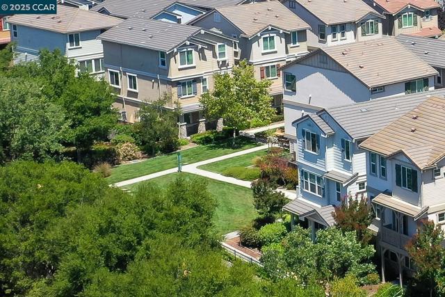 6983 Alamo Creek Trl, Dublin CA: https://media.crmls.org/mediaz/a3565ce3-8ff2-46fa-86ea-1d9939f70bba.jpg