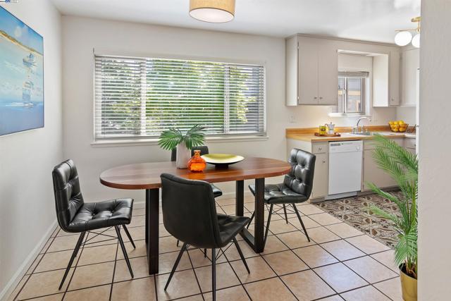 2133 Santa Clara Ave, Alameda CA: https://media.crmls.org/mediaz/a3566e23-e634-4d27-88fd-a5f6cb353a28.jpg