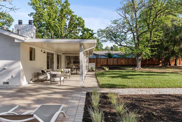 2129 Youngs Ct, Walnut Creek CA: https://media.crmls.org/mediaz/a3567729-0311-4c4e-9222-1bd0c0b01788.jpg