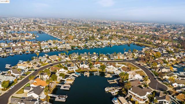 4730 Spinnaker Way, Discovery Bay CA: https://media.crmls.org/mediaz/a356873c-bd77-42f8-baec-c5b6fabe8a9c.jpg