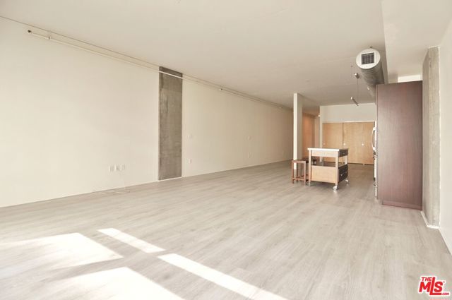 1111 S Grand Avenue, Los Angeles CA: https://media.crmls.org/mediaz/a357a173-7993-4ca6-a182-daf36ded2619.jpg