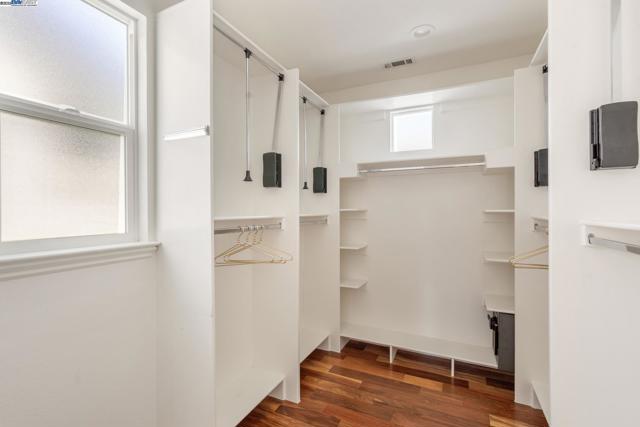 5989 Hillbrook Pl, Dublin CA: https://media.crmls.org/mediaz/a357e1be-49d6-4442-83de-e72b9430bc6d.jpg