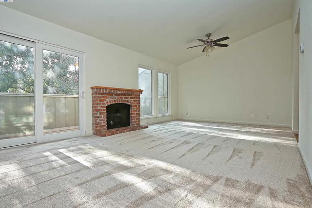 405 Thistle Cir, Martinez CA: https://media.crmls.org/mediaz/a3586085-ed4d-434b-9258-f49966a0df30.jpg