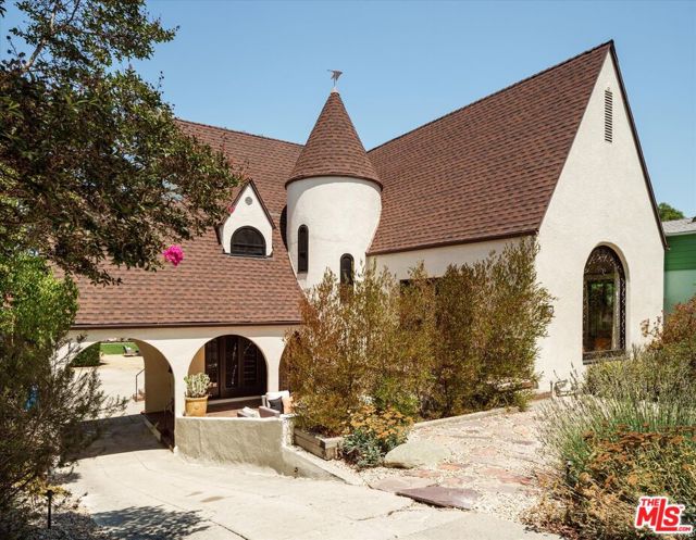 2064 Ames Street, Los Angeles CA: https://media.crmls.org/mediaz/a358dbca-901f-4776-b5fa-0f45fd452ee8.jpg
