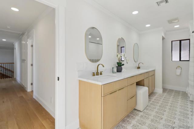 4367 Summit Dr, La Mesa CA: https://media.crmls.org/mediaz/a35a7ce3-e16c-450b-9a10-d79f9388c7bf.jpg