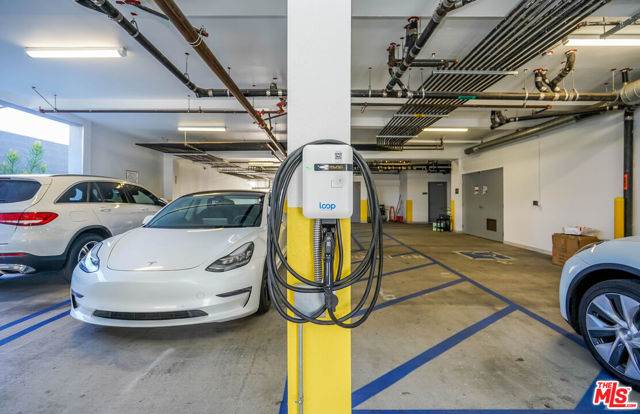 2701 James M Wood Boulevard, Los Angeles CA: https://media.crmls.org/mediaz/a35a8705-1b98-45ca-838f-d450979294f2.jpg