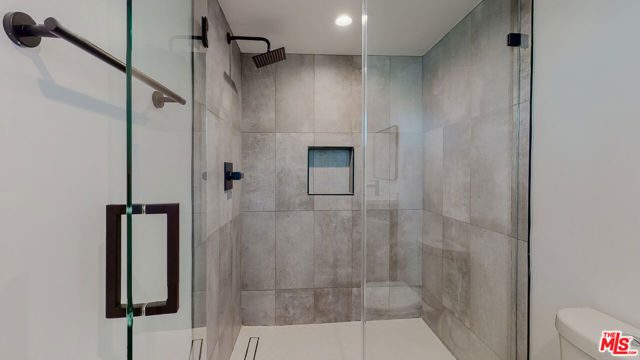 14423 Califa Street, 1/2 photo 21