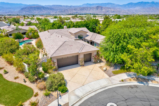 7 Chopin Court, Rancho Mirage CA: https://media.crmls.org/mediaz/a35ad4ea-ac10-4f0c-aed6-7dd2f8b290e1.jpg