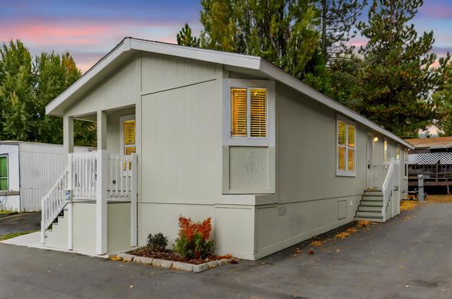 22899 Byron Rd, Crestline CA: https://media.crmls.org/mediaz/a35b25f8-0984-4888-a5d1-011704d924f2.jpg