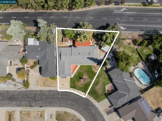 1216 Sherlock Way, Concord CA: https://media.crmls.org/mediaz/a35ba34a-1d52-4ae9-a6d1-f7beb602155b.jpg