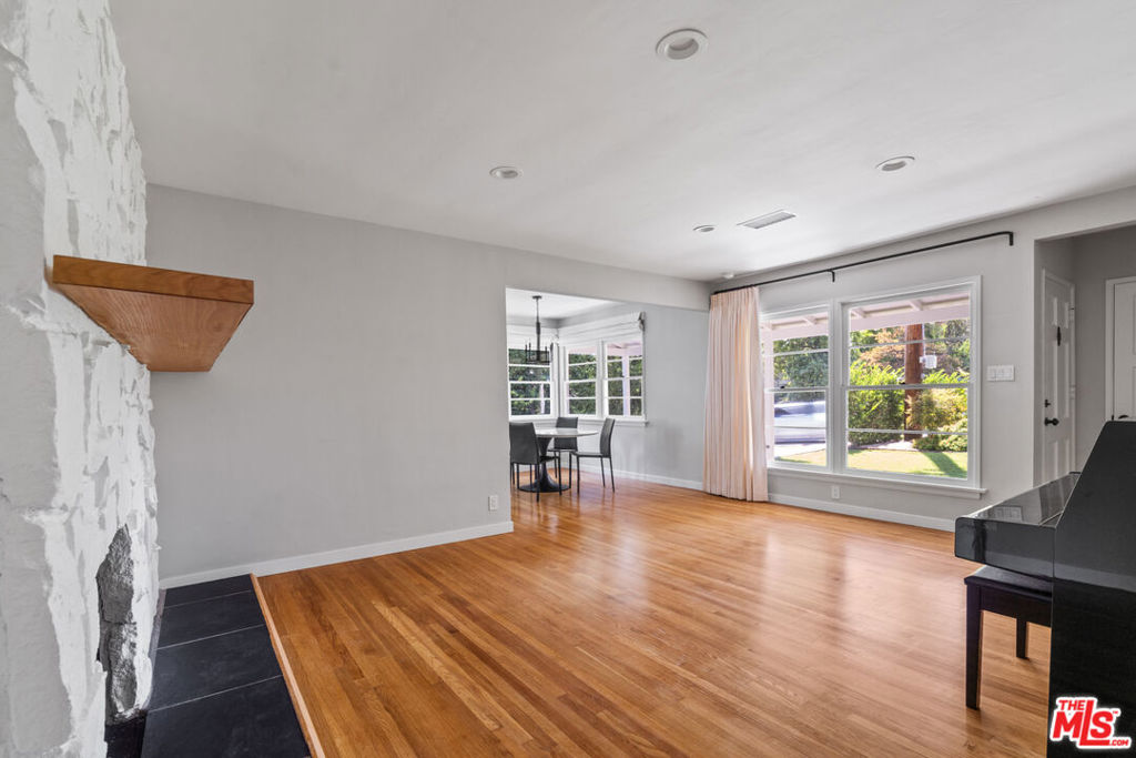 MLS #25616943 image #9